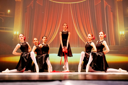 Zvezde Postojna KO SANJE POSTANEJO PLES foto V. Leban-